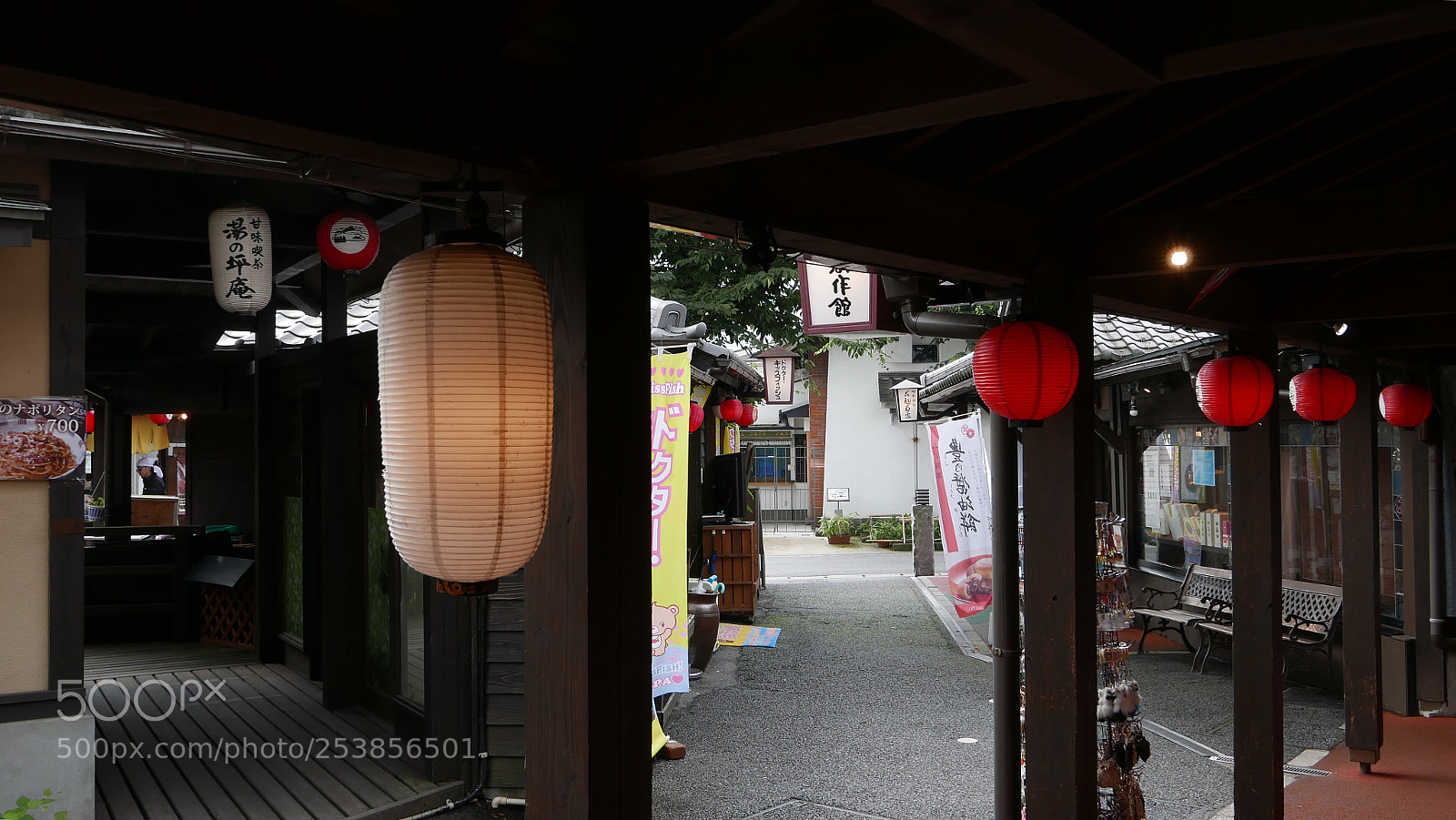 Leica D-Lux (Typ 109) sample photo. 回廊。。。 photography
