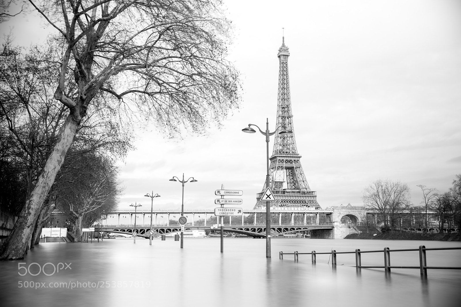 Pentax K-1 sample photo. Paris on flooding photography