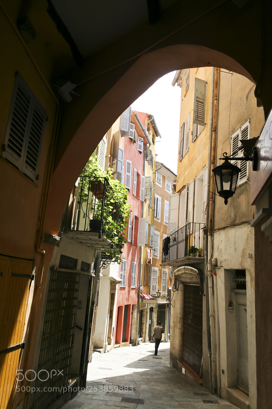 Canon EOS 350D (EOS Digital Rebel XT / EOS Kiss Digital N) sample photo. Narrow streets of medieval photography