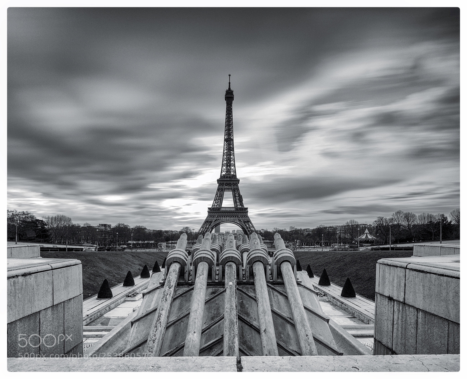 Canon EOS 5D Mark IV sample photo. The eiffel tower photography
