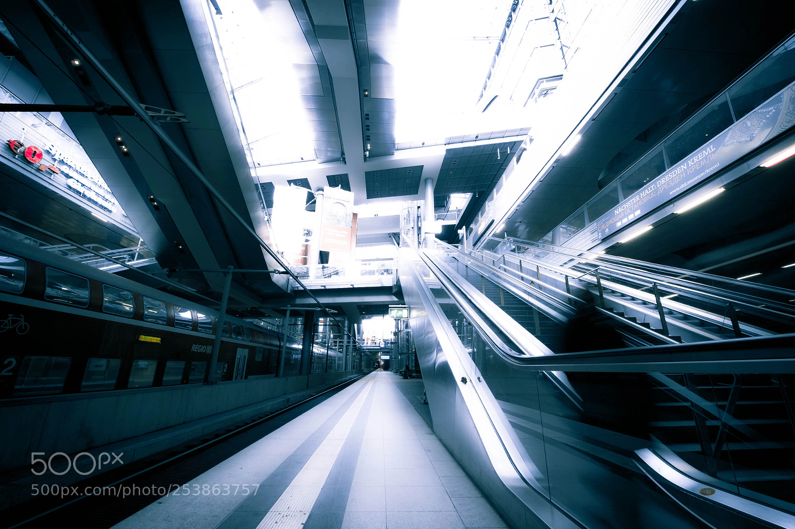 Nikon D700 sample photo. Berlin bahnhof photography