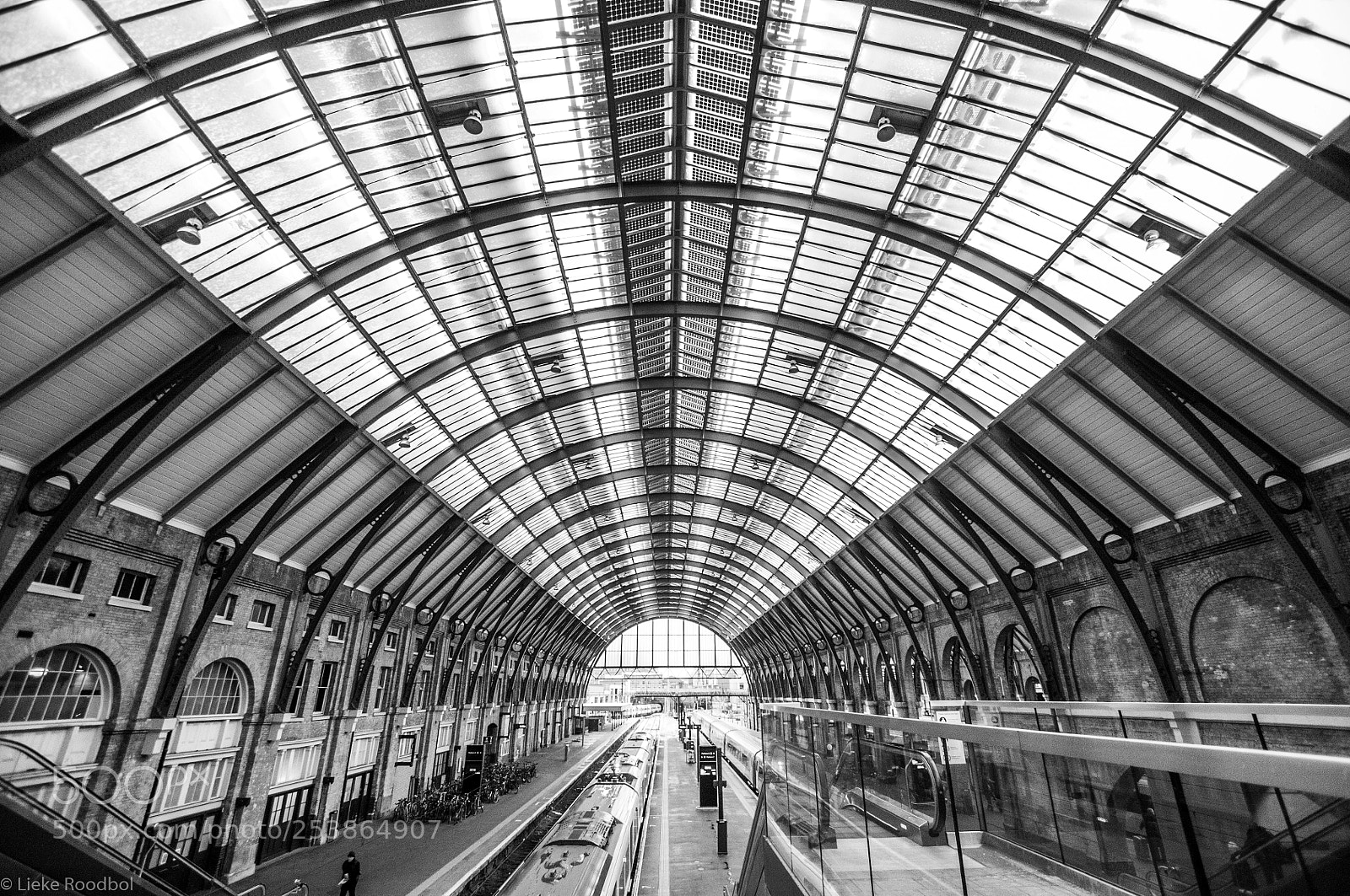 Nikon D300 sample photo. King's cross station photography