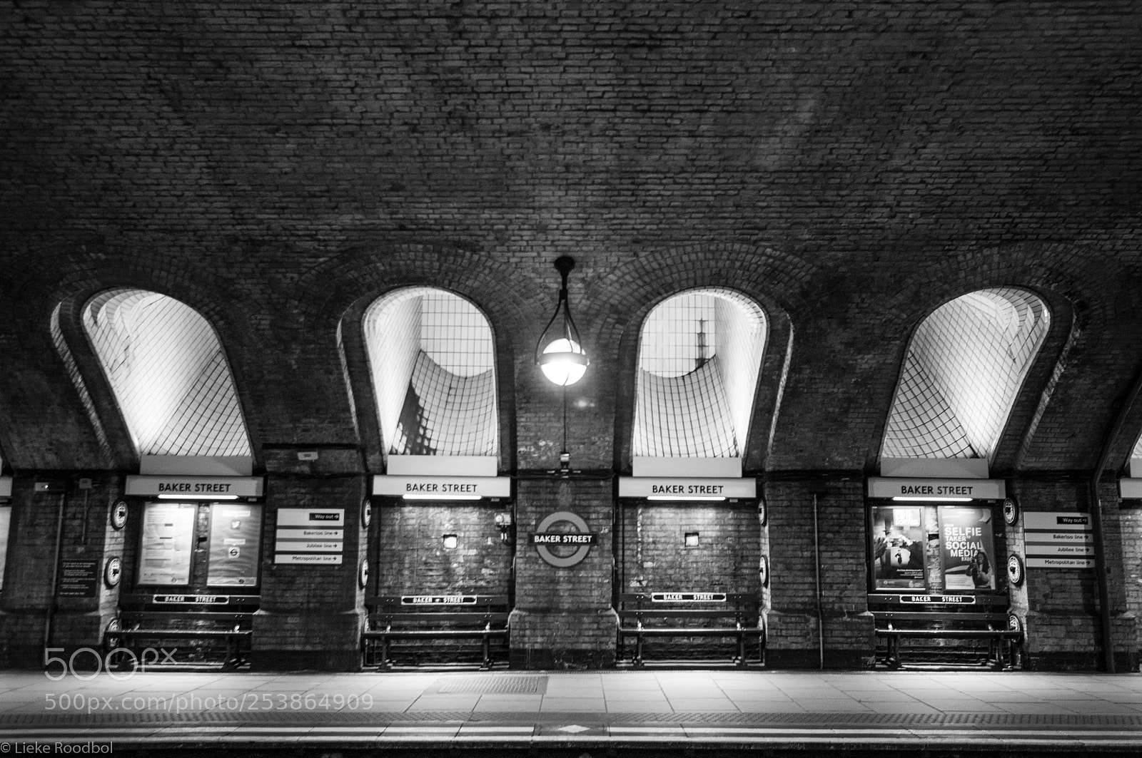 Nikon D300 sample photo. Baker street station photography