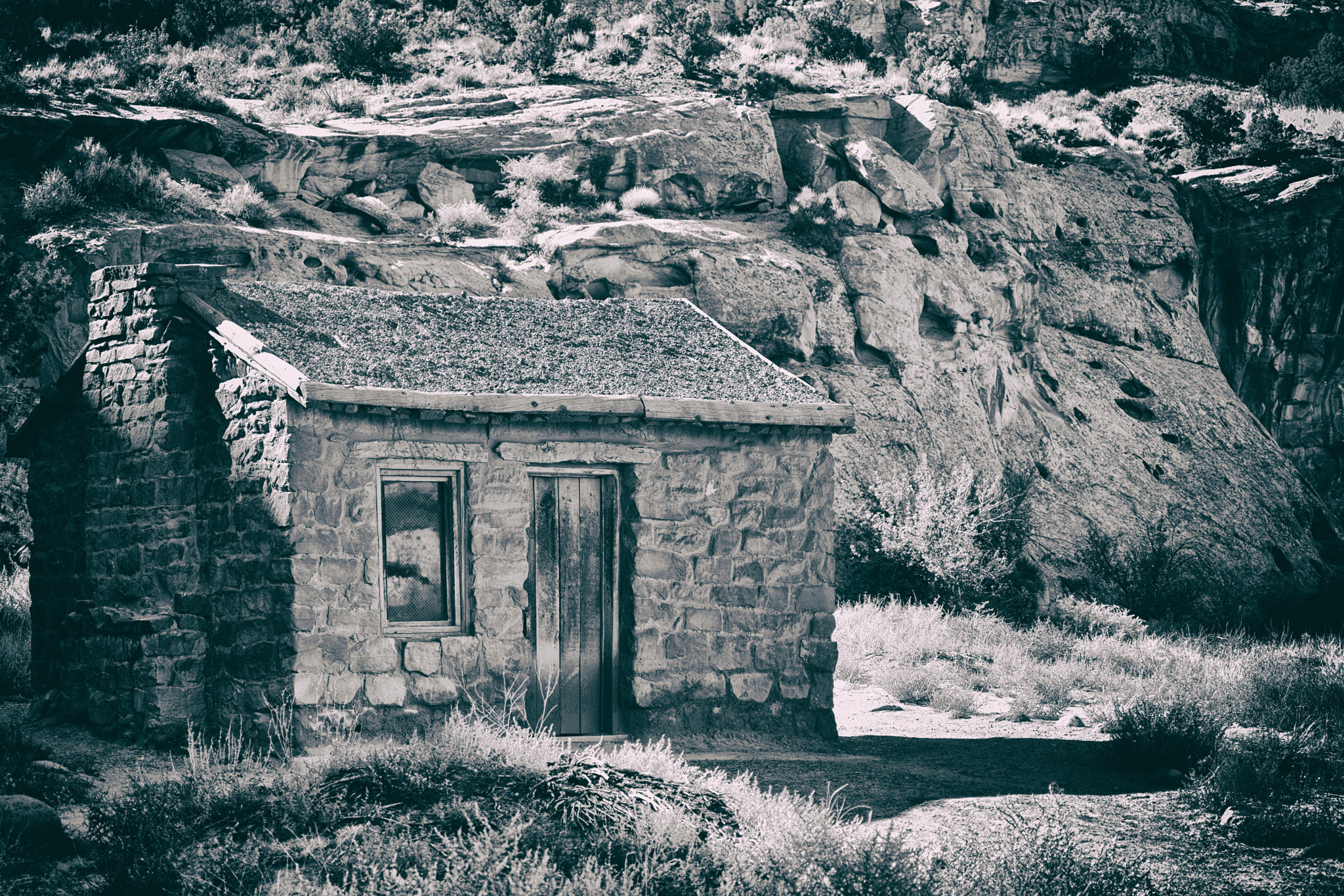 Nikon D810 + Nikon AF Nikkor 70-300mm F4-5.6G sample photo. Behunin cabin, capitol reef national park photography