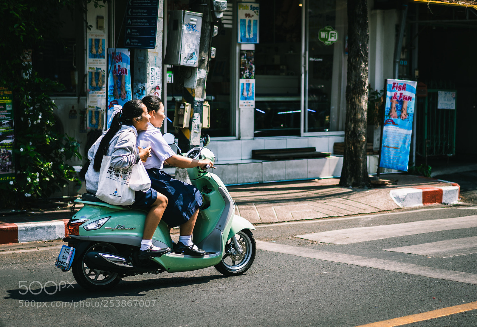 Sony a7 II sample photo. Going to school photography
