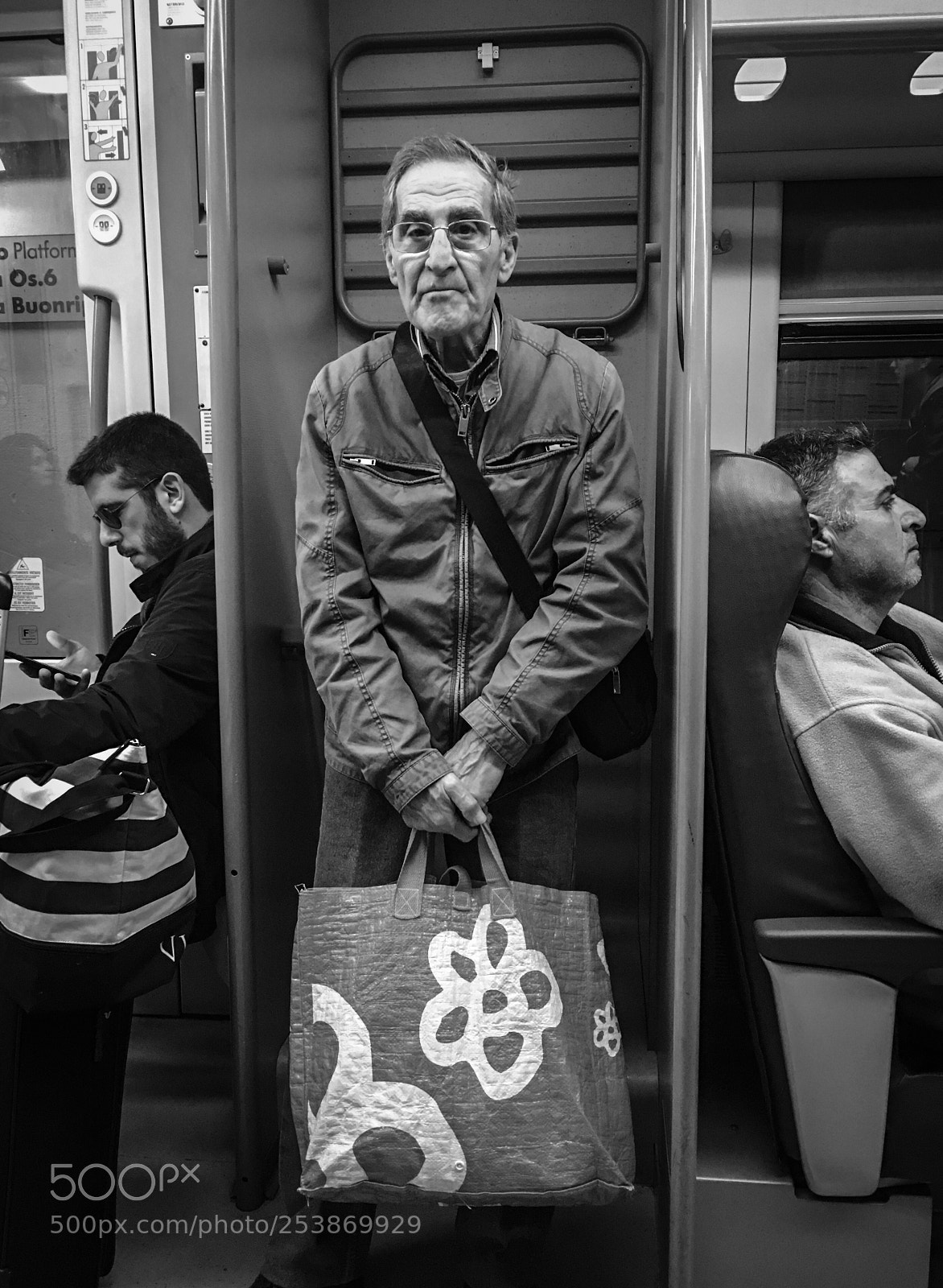 Apple iPhone 6s Plus sample photo. Man in the middle photography