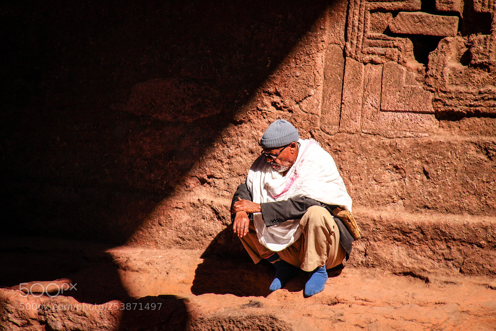Canon EOS 700D (EOS Rebel T5i / EOS Kiss X7i) sample photo. Resting in the carved photography