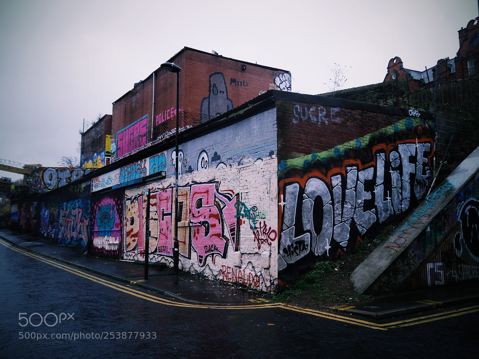 Olympus OM-D E-M10 II sample photo. Graffiti corner photography