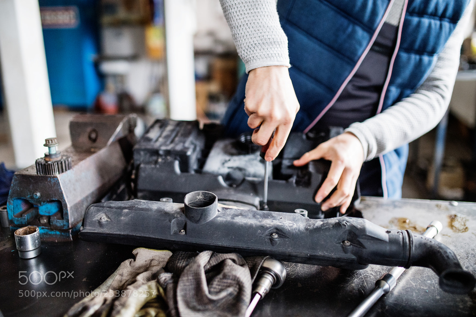 Nikon D5 sample photo. Man mechanic repairing a photography