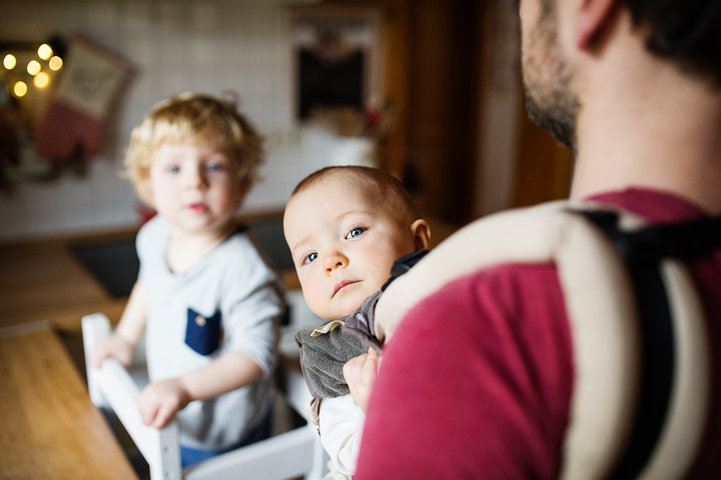 Father with two toddlers at home. by Jozef Polc on 500px.com