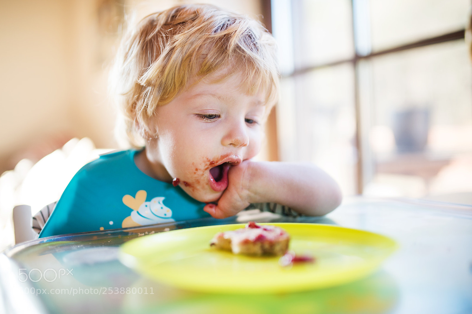 Nikon D4S sample photo. A toddler boy eating photography