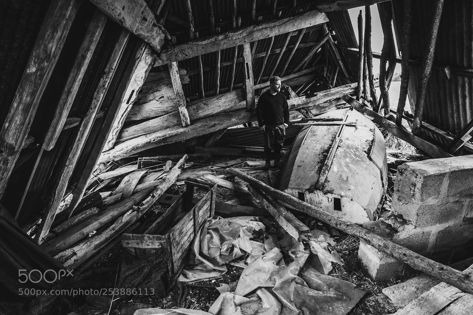 Canon EOS 5D Mark IV sample photo. Old broken barn photography