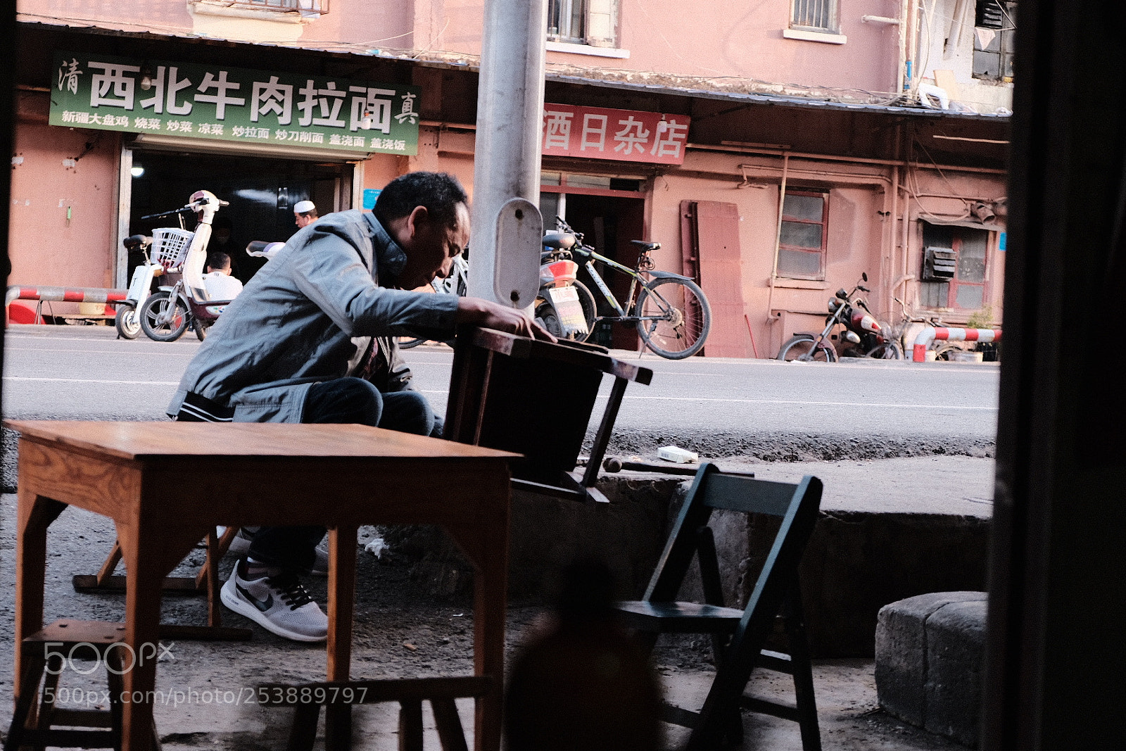 Fujifilm X-E3 sample photo. Repair the old stool photography