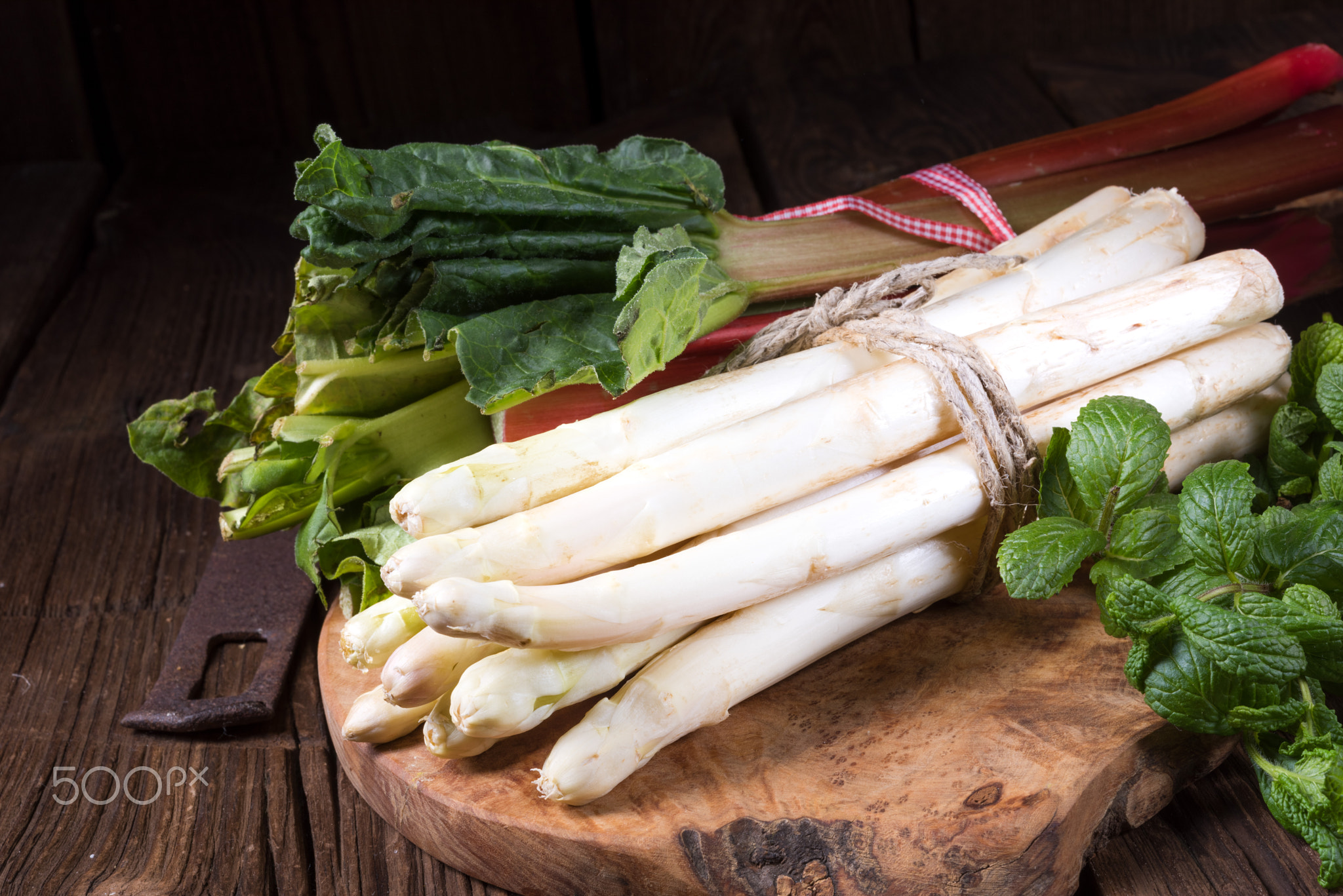 delicious white asparagus