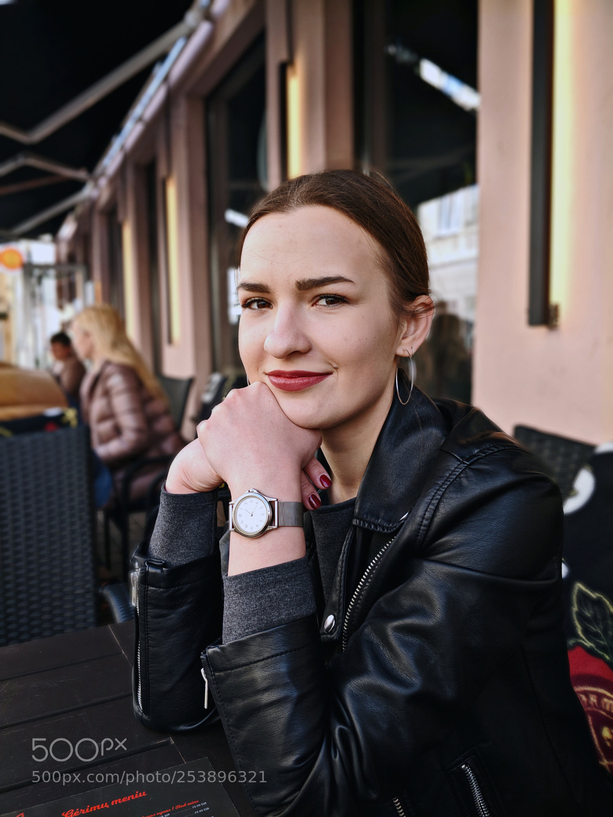 OnePlus 5 sample photo. Woman color photography