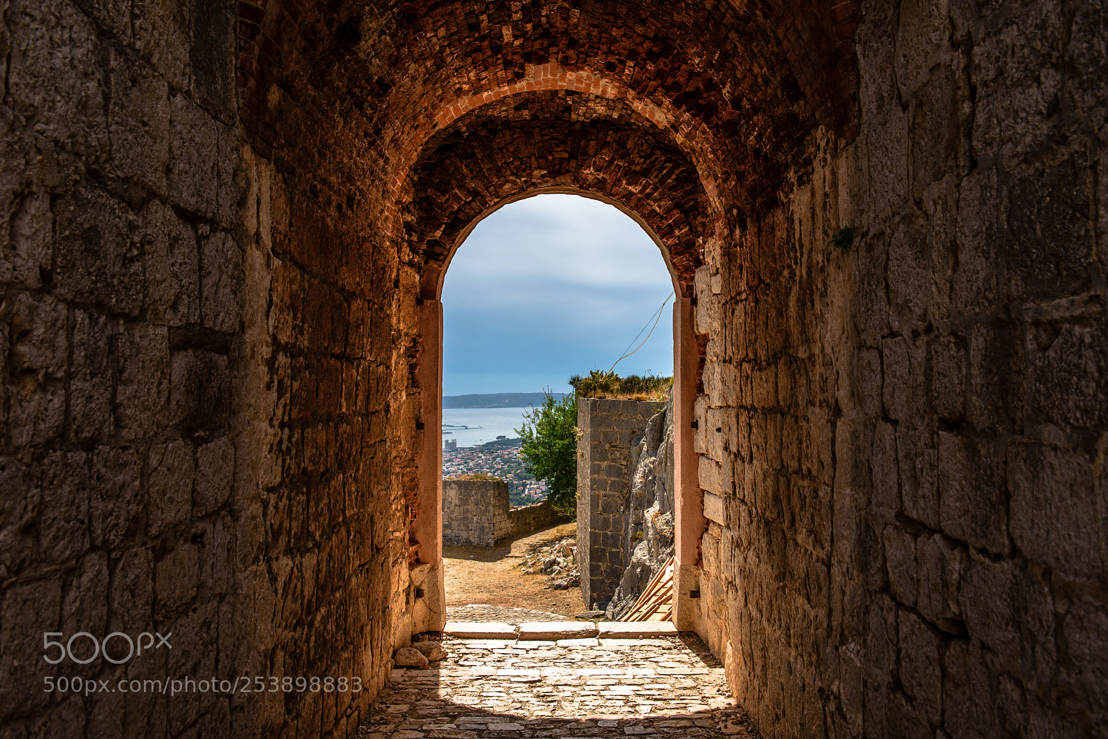 Nikon D810 sample photo. Klis fortress entrance archway photography