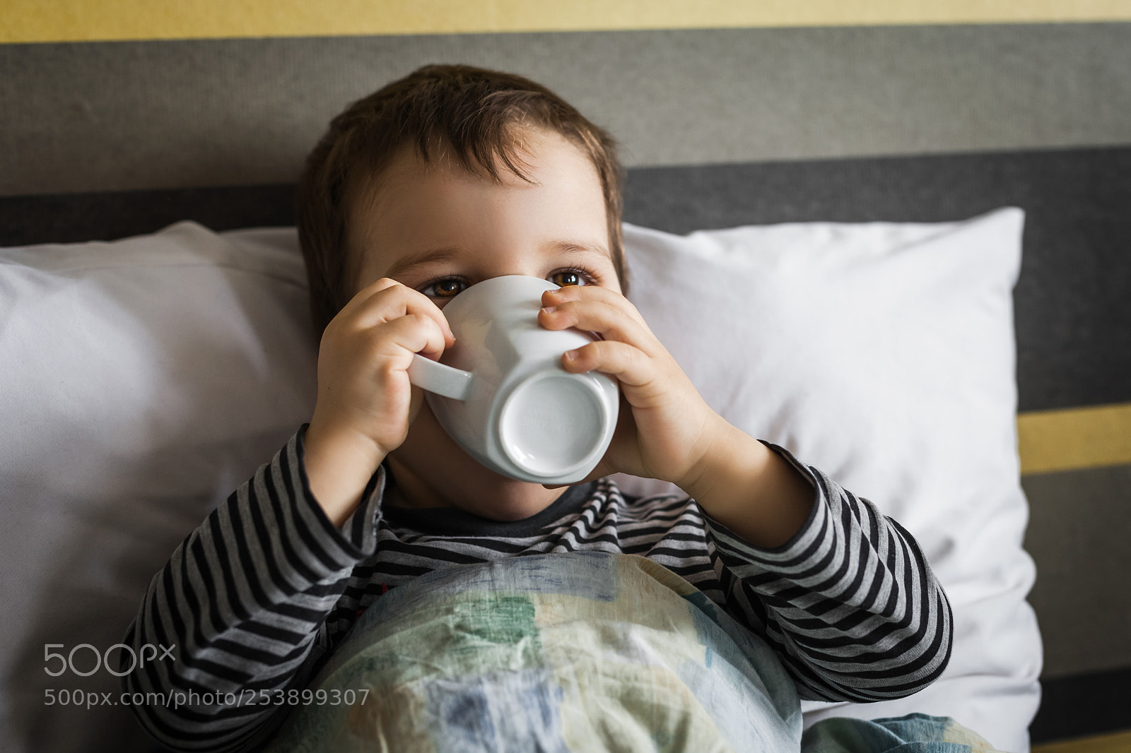 Canon EOS 5D Mark II sample photo. Unhealthy little boy drinking photography