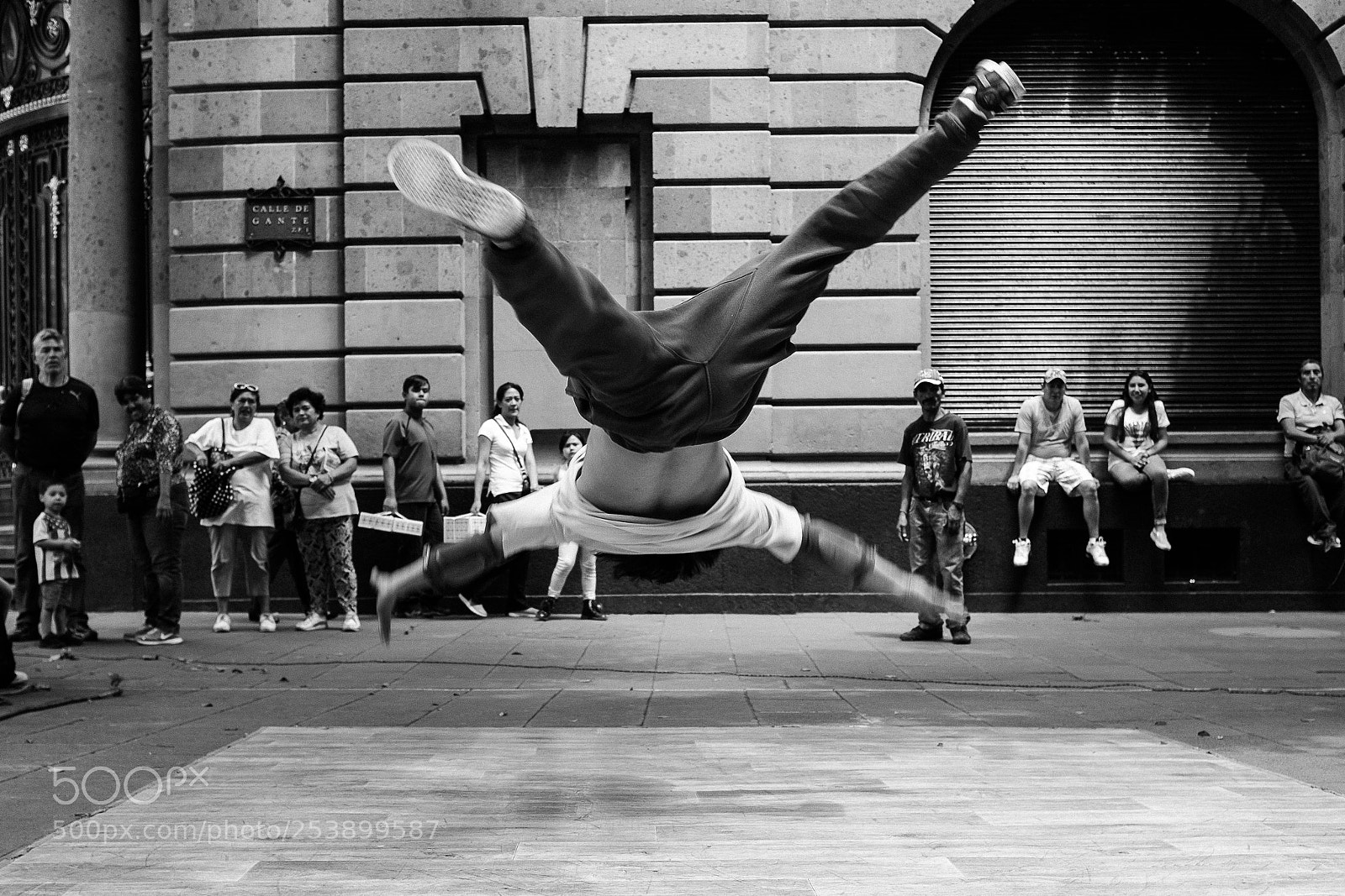 Fujifilm X100F sample photo. Street photography dancer photography