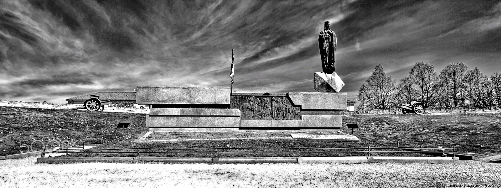 Canon EOS 5D Mark II sample photo. That monument in black photography