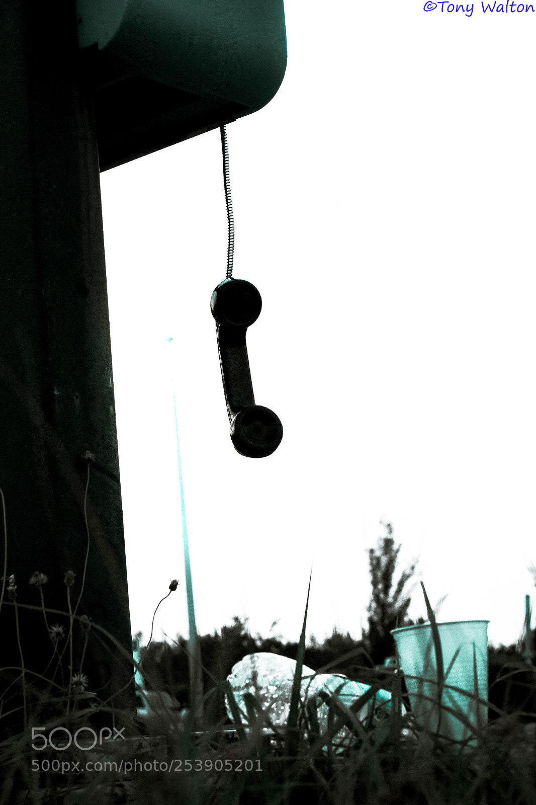 Nikon D7200 sample photo. Abandoned pay phone cayman photography