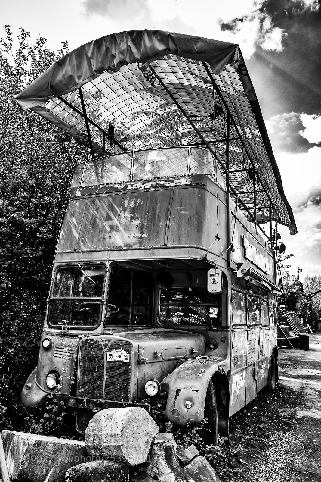 Canon EOS 750D (EOS Rebel T6i / EOS Kiss X8i) sample photo. London bus photography