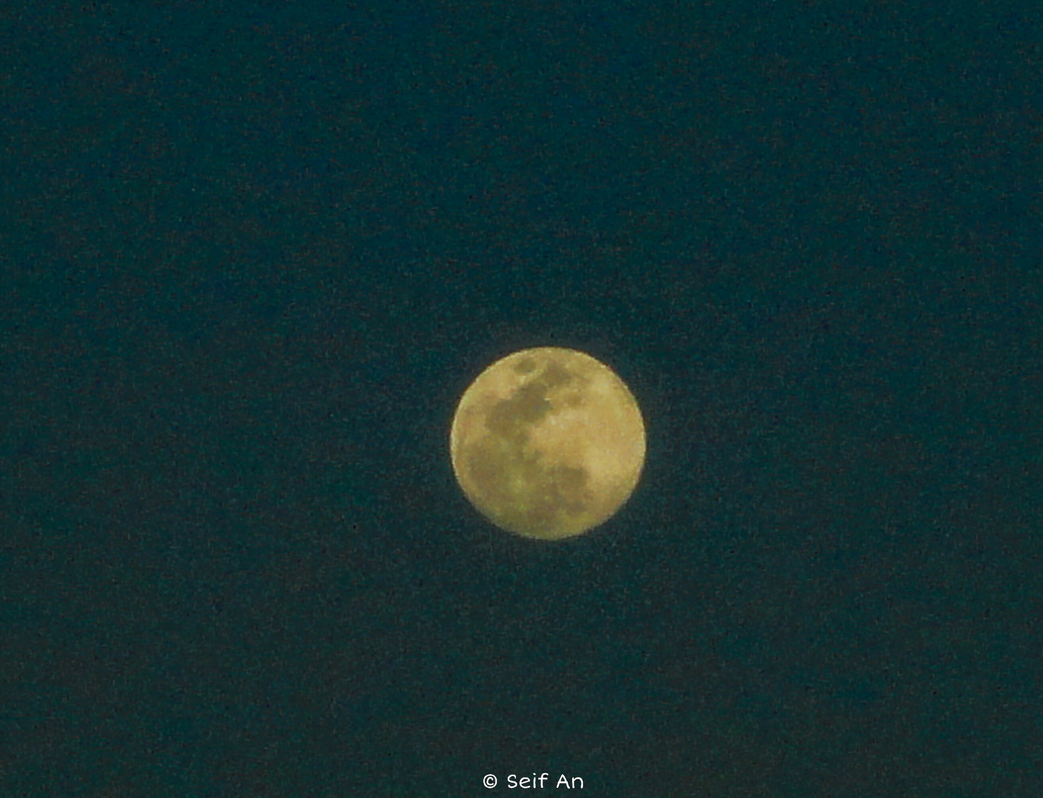 Sony Cyber-shot DSC-W570 sample photo. The moon photography