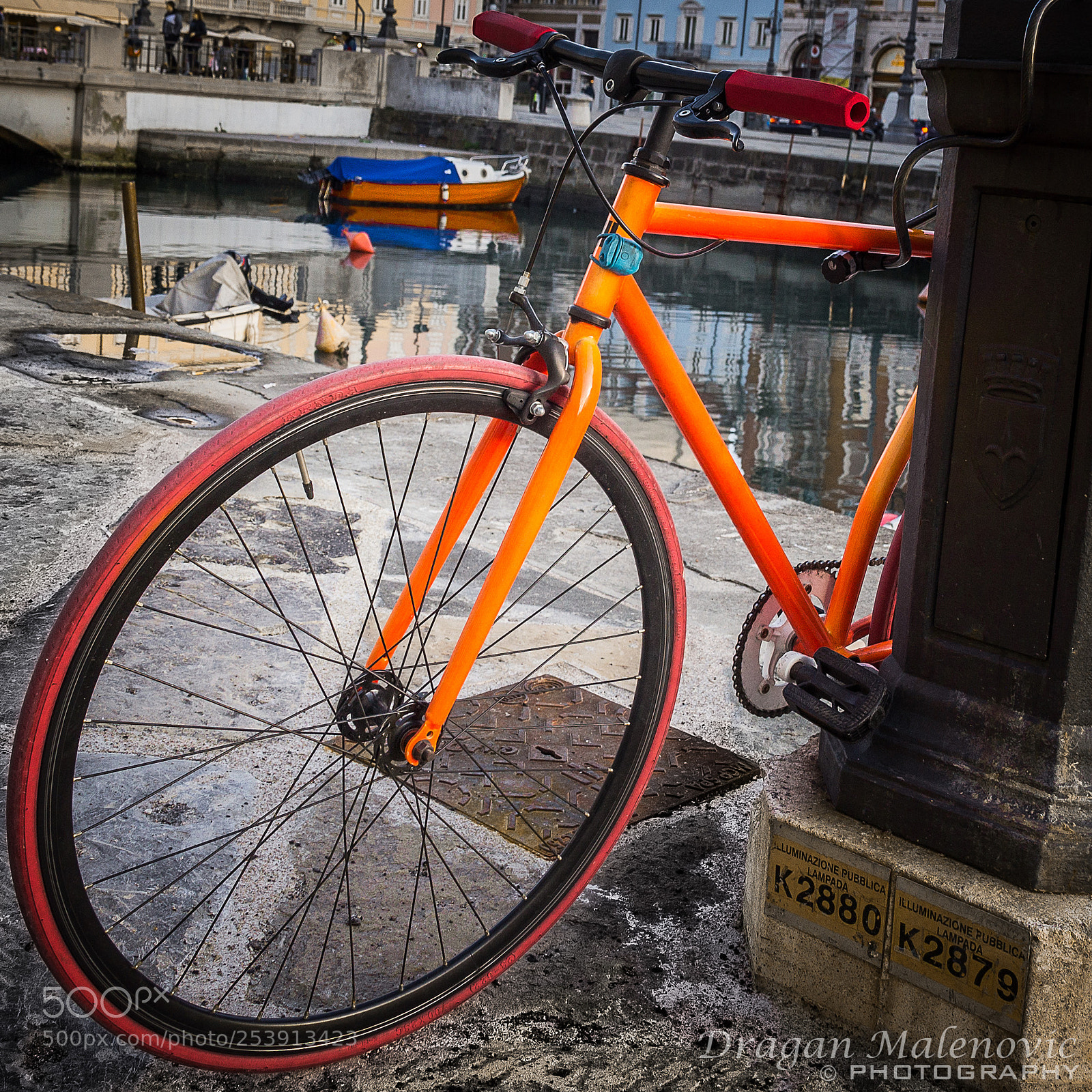 Canon EOS 650D (EOS Rebel T4i / EOS Kiss X6i) sample photo. Orange bicycle photography