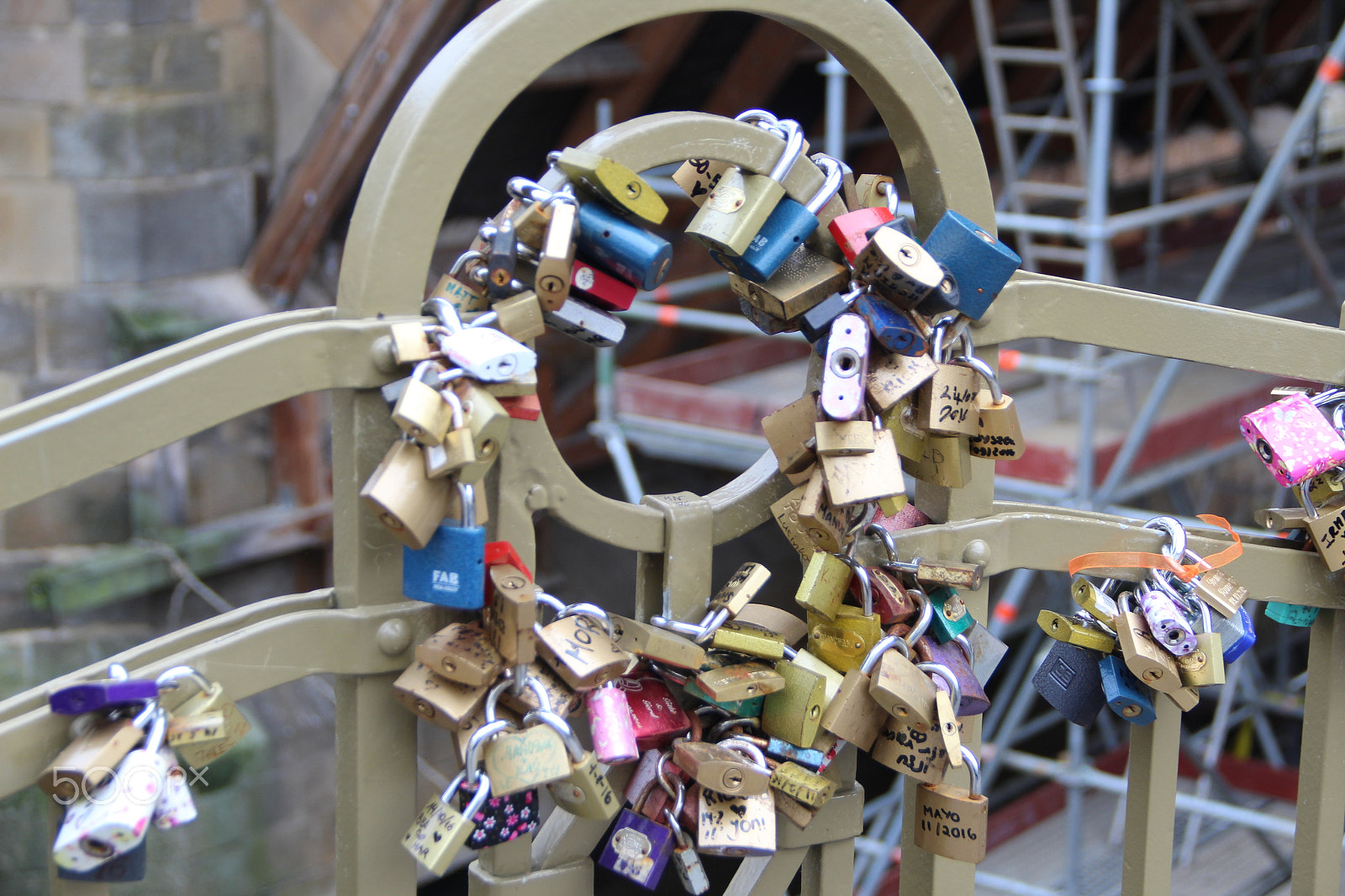 Canon EF-S 18-135mm F3.5-5.6 IS sample photo. Love locks prague photography