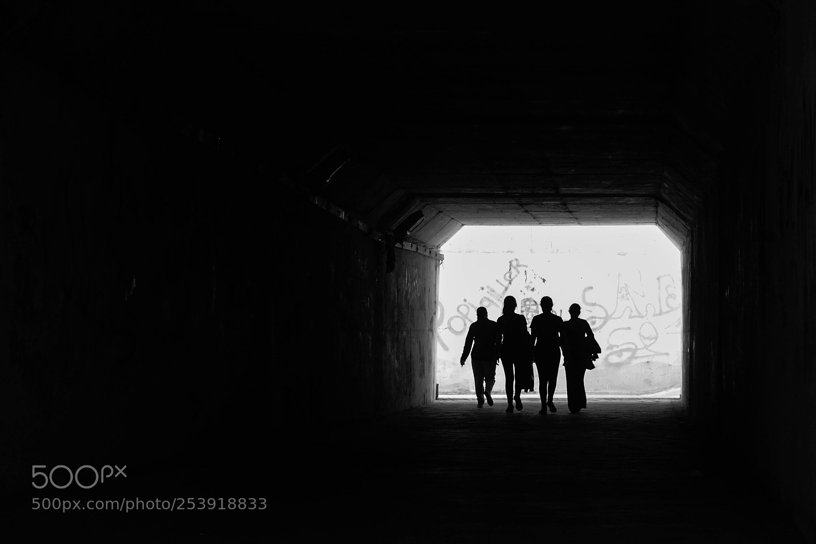 Sony a6300 sample photo. Women at the tunnel photography