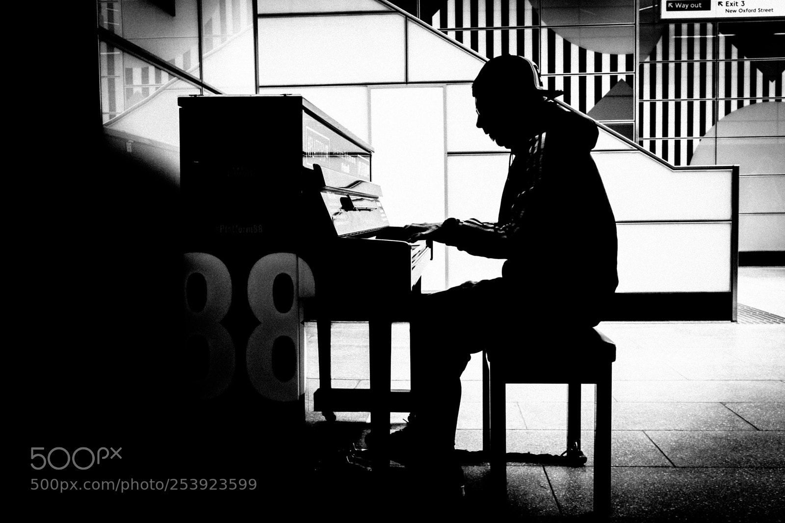 Fujifilm X100F sample photo. Piano man photography