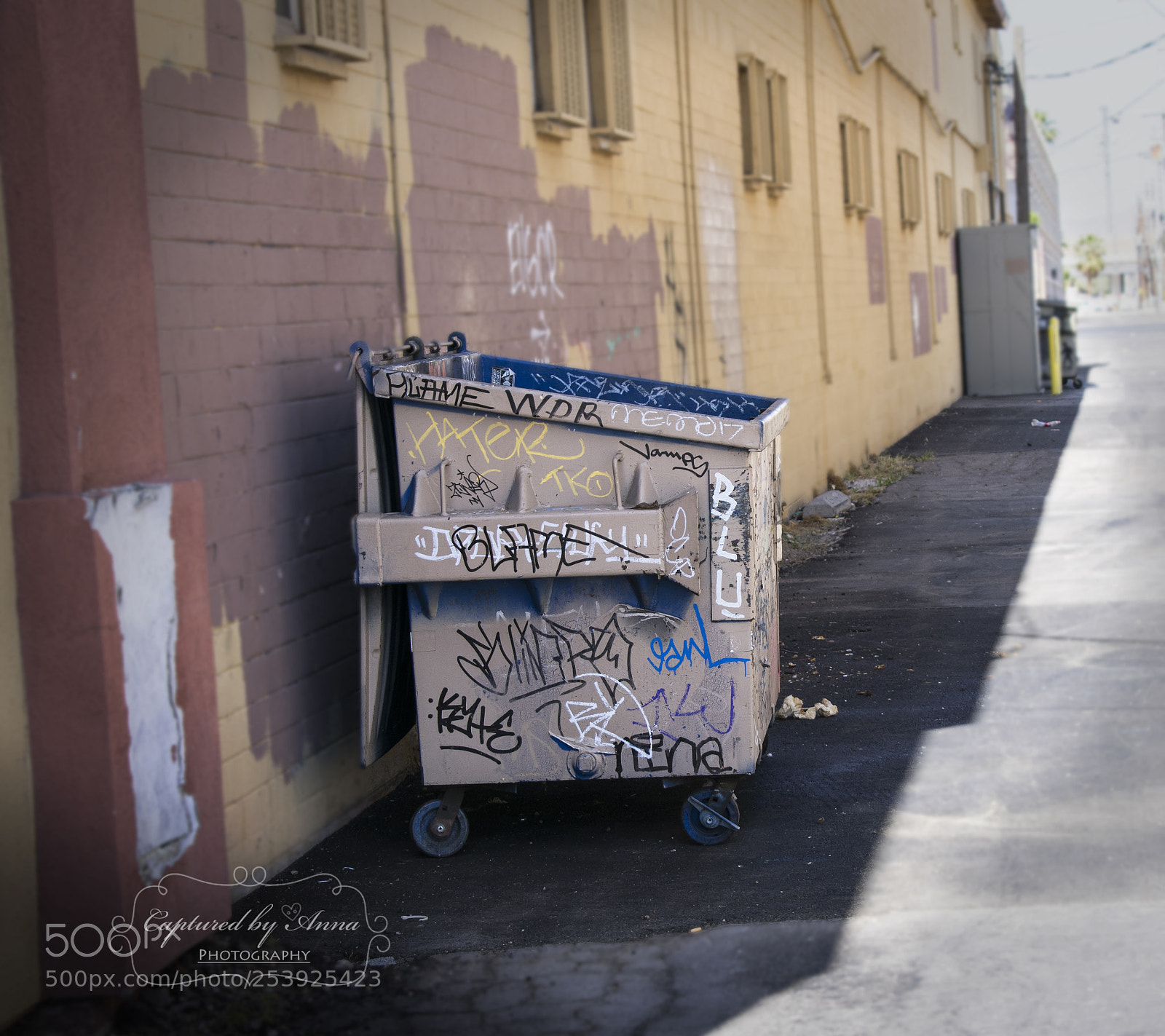 Nikon D3400 sample photo. Off street art photography