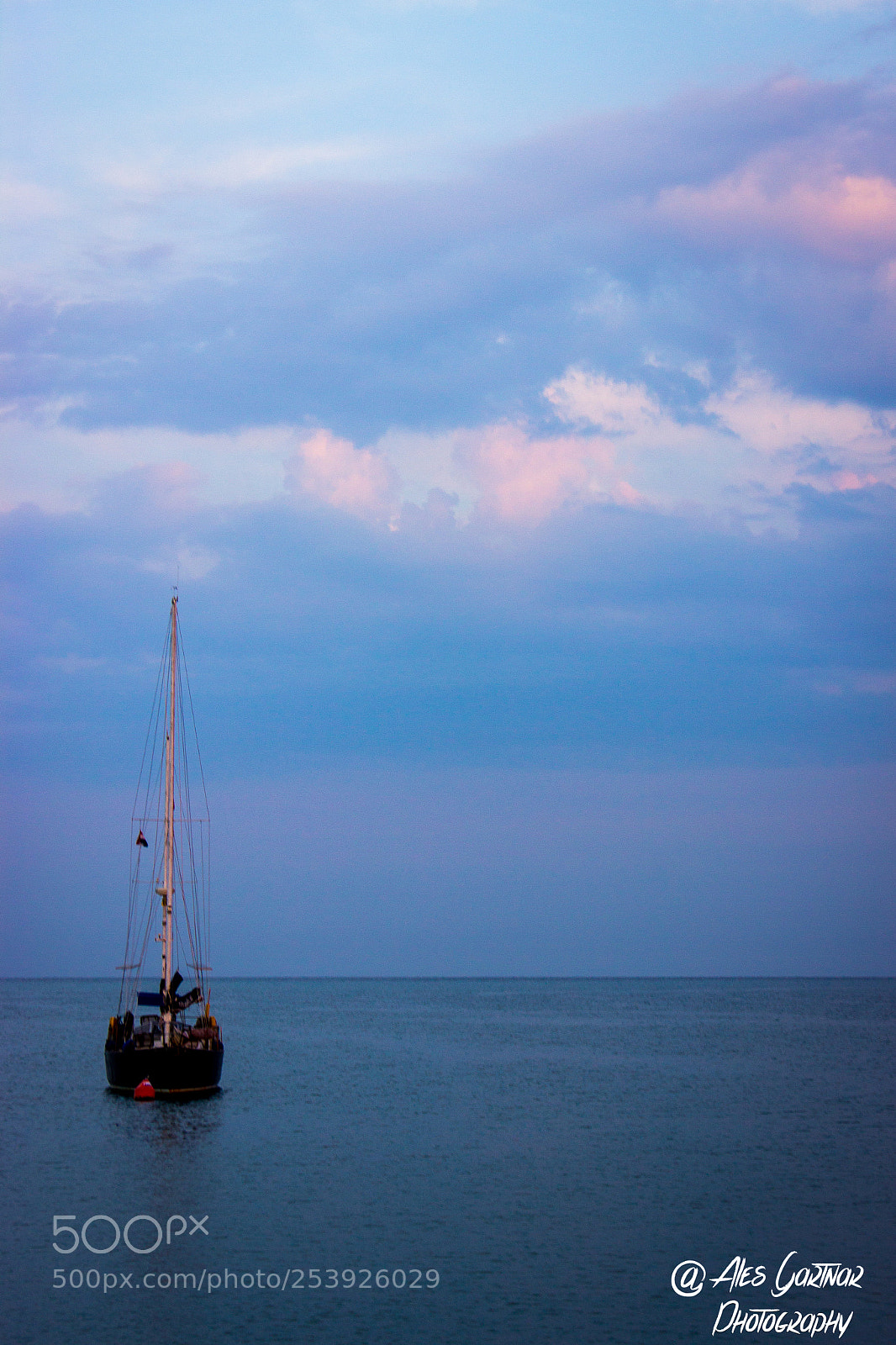 Canon EOS 600D (Rebel EOS T3i / EOS Kiss X5) sample photo. Lonely ship photography