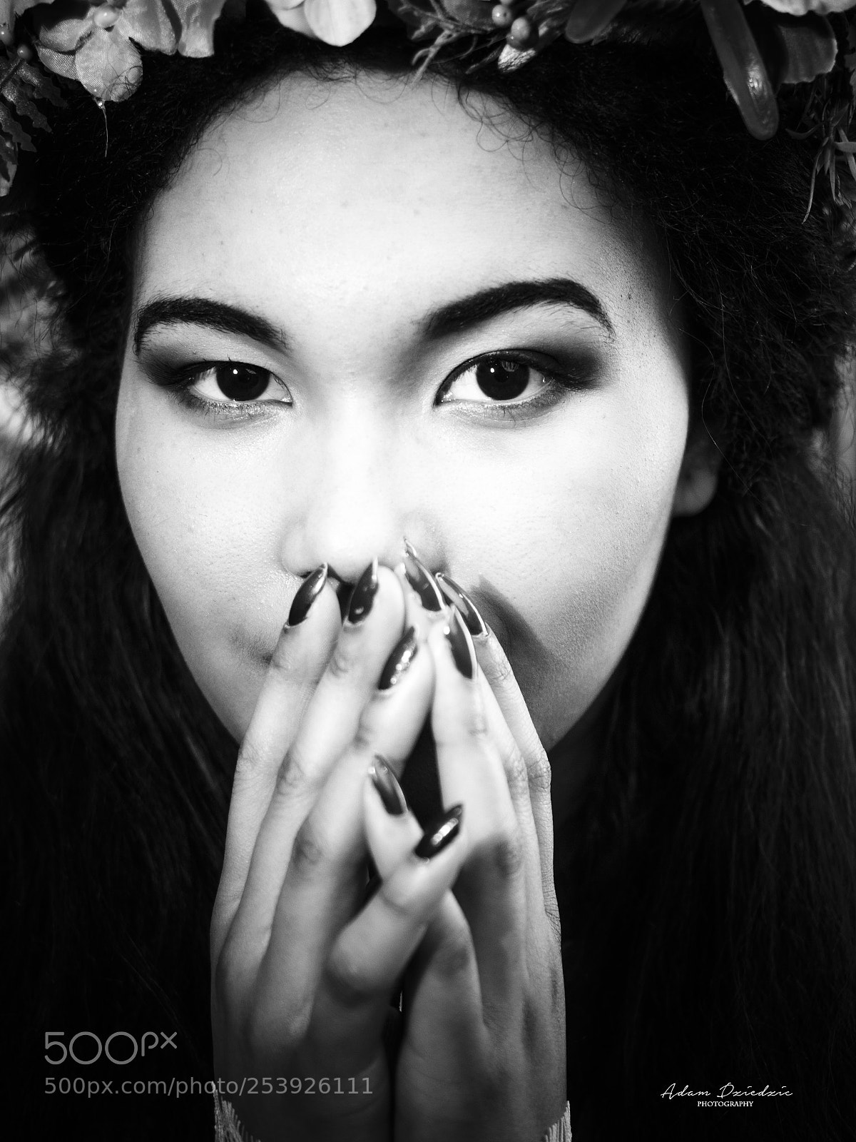 Olympus OM-D E-M1 Mark II sample photo. Women in black photography