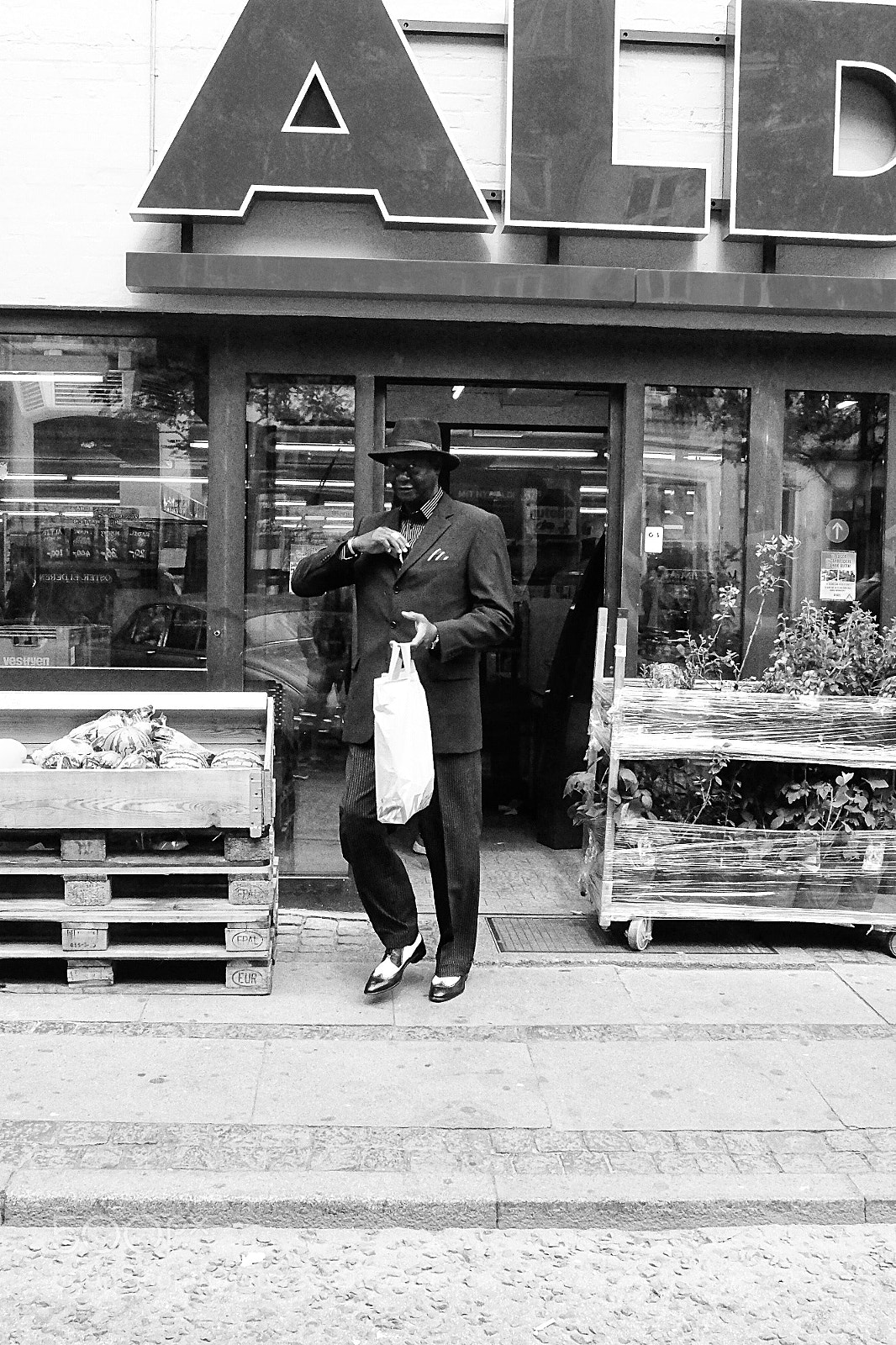 Fujifilm X20 sample photo. Cool dude photography
