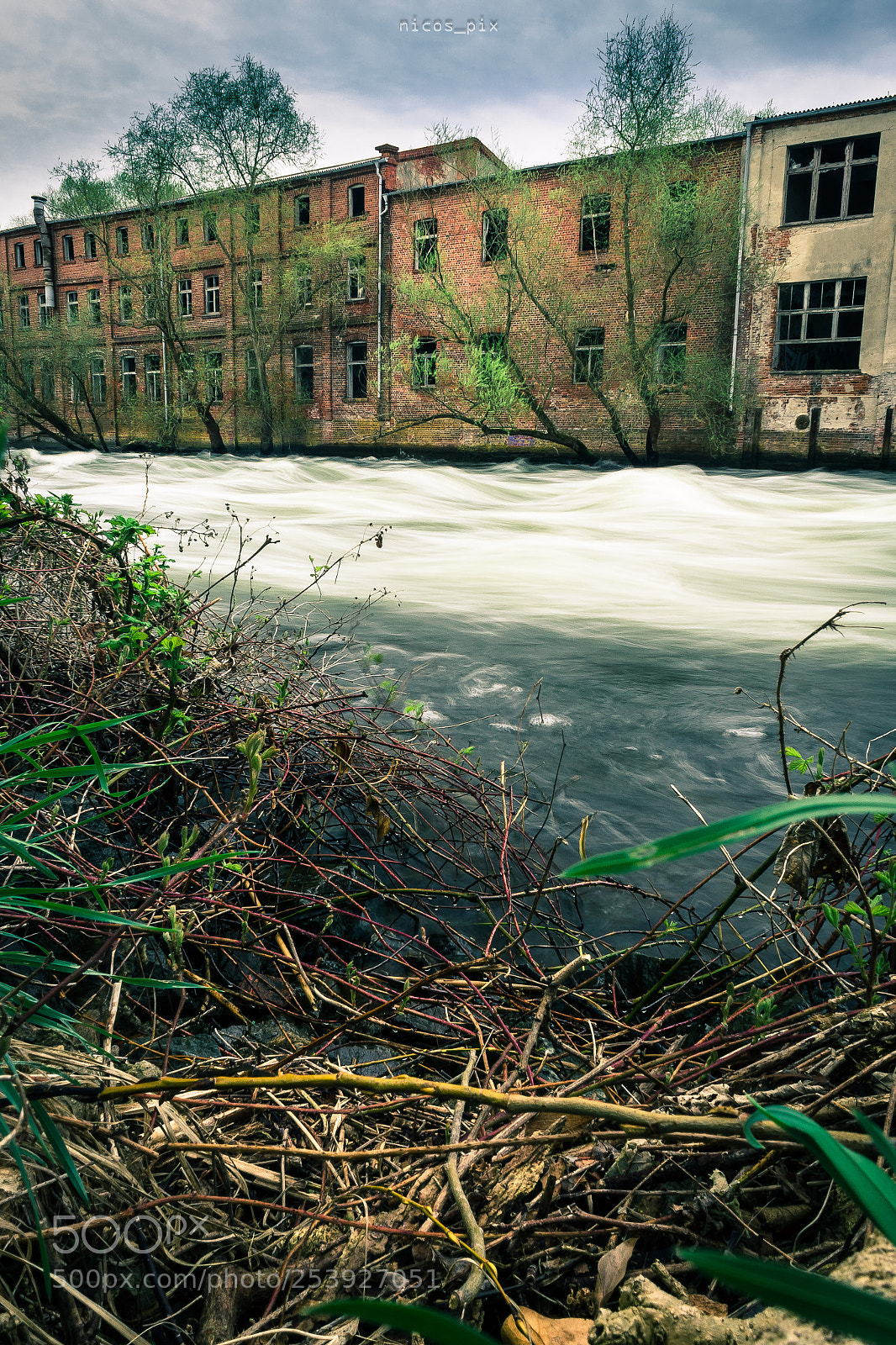 Canon EOS 1300D (EOS Rebel T6 / EOS Kiss X80) sample photo. Flowing river photography