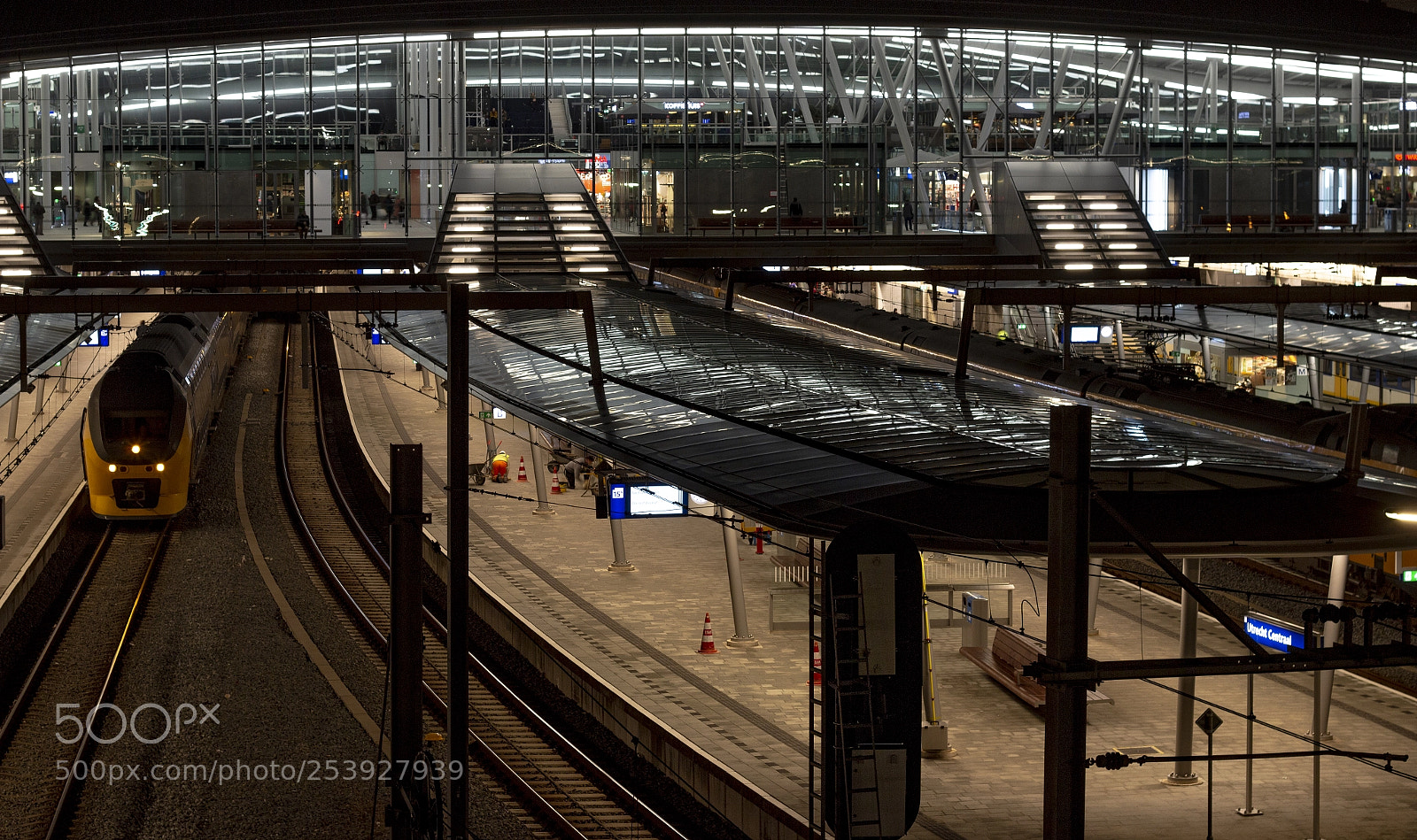 Canon EOS 70D sample photo. Utrecht centraal photography
