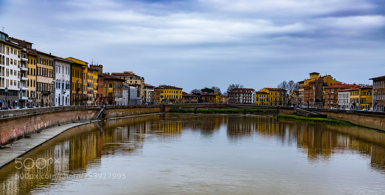 Canon EOS 5D Mark IV sample photo. Pisa vista edifici lungo photography