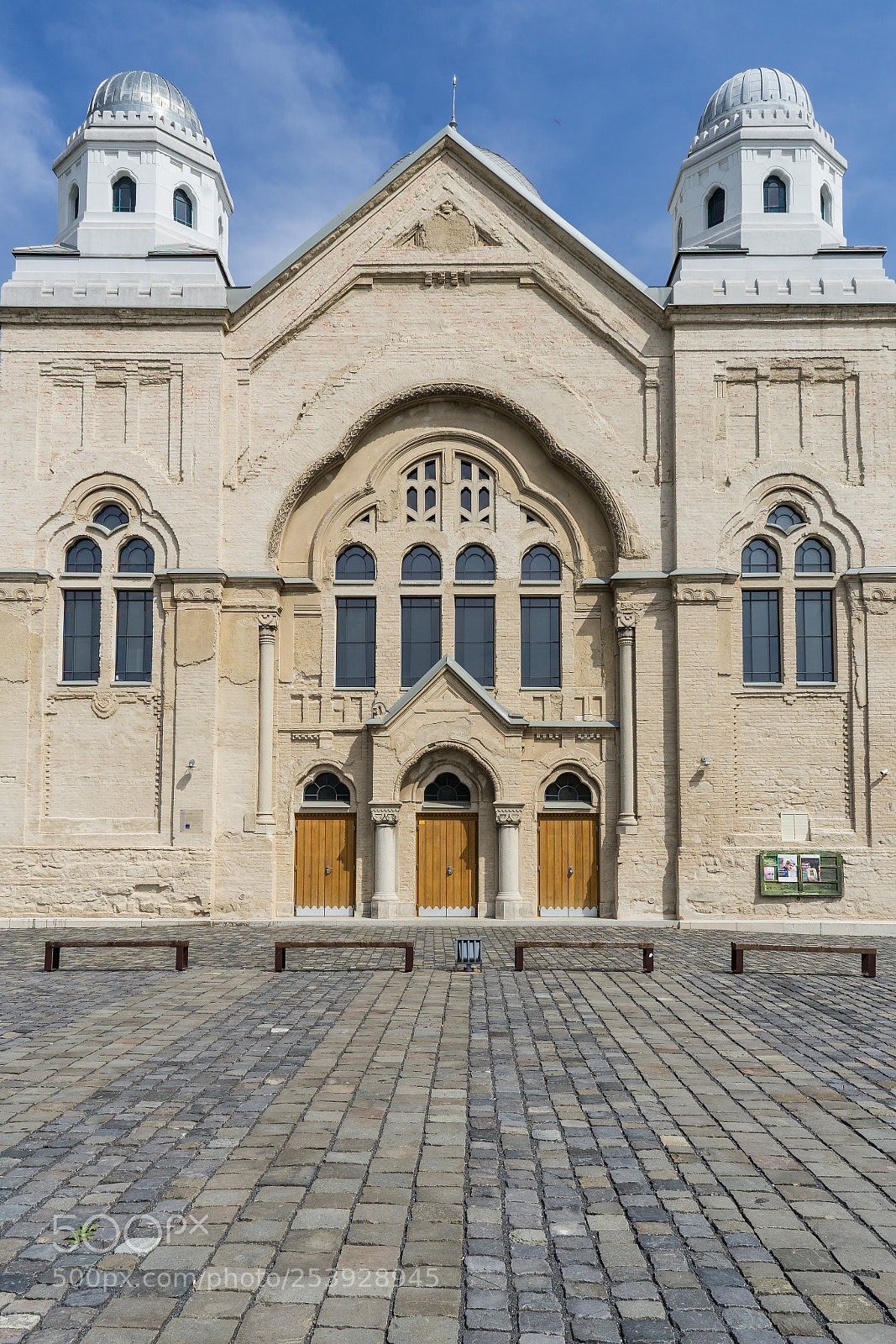 Sony a7 II sample photo. Synagogue in lučenec photography