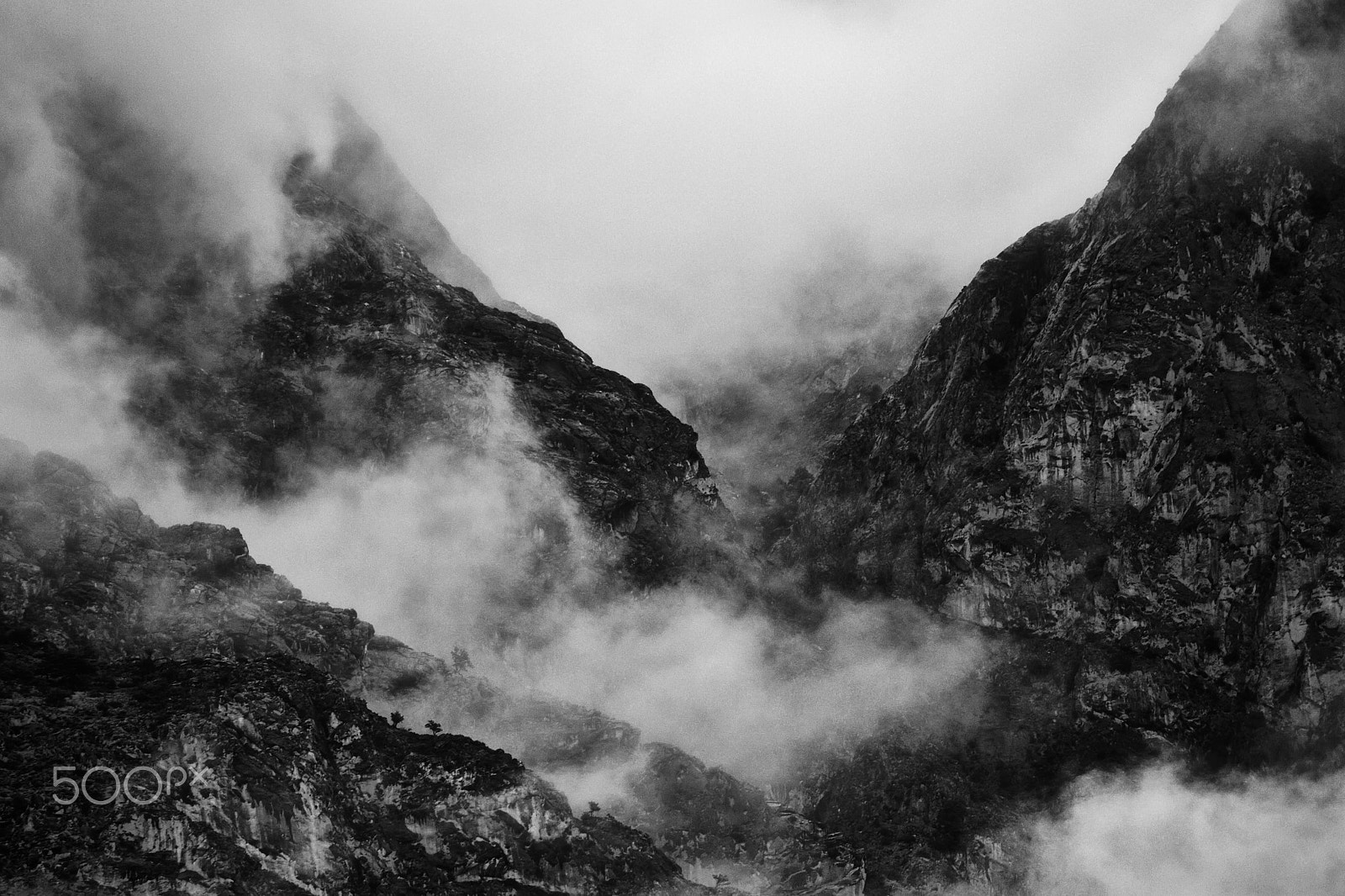 Nikon 1 V1 sample photo. Misty mountains photography