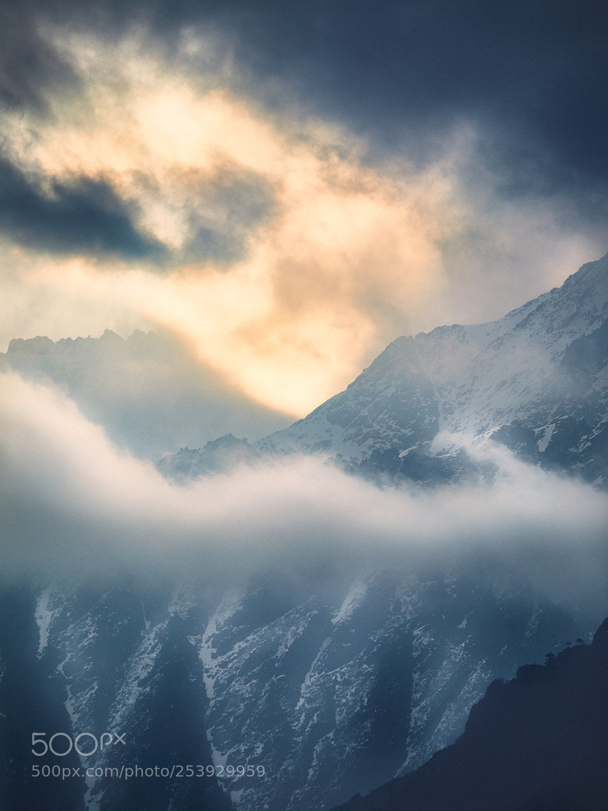Canon EOS 5D Mark IV sample photo. Bhutan mystery peaks of photography