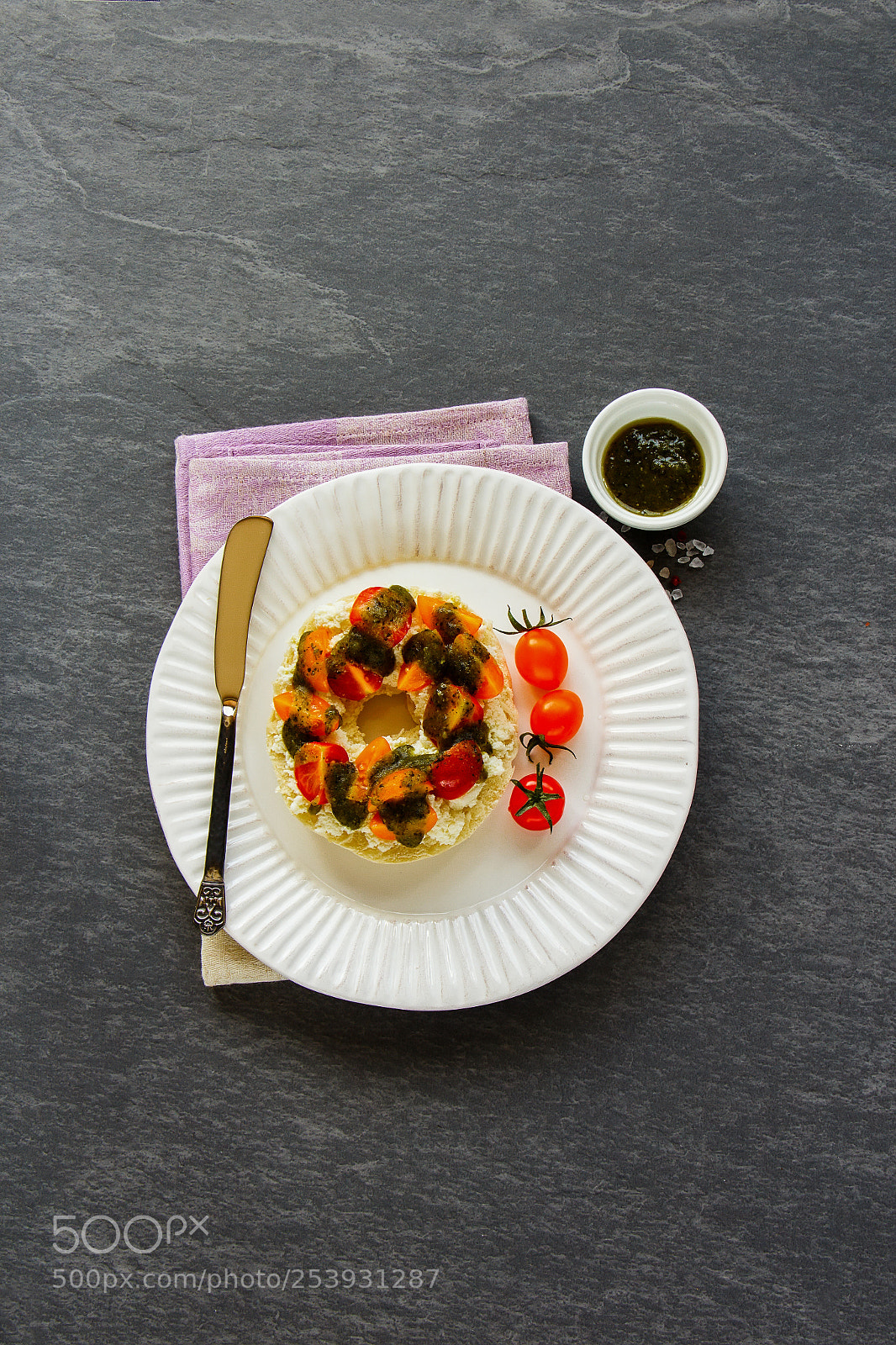 Canon EOS 700D (EOS Rebel T5i / EOS Kiss X7i) sample photo. Pesto sauce bruschetta photography