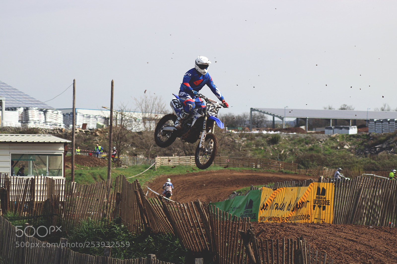 Canon EOS 750D (EOS Rebel T6i / EOS Kiss X8i) sample photo. Flying photography