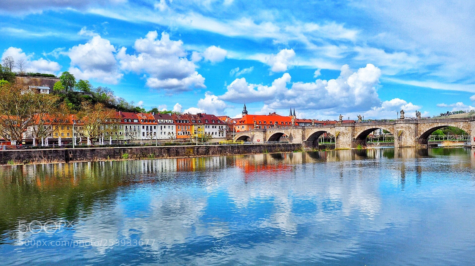 Olympus OM-D E-M10 II sample photo. Cloudy würzburg today... photography