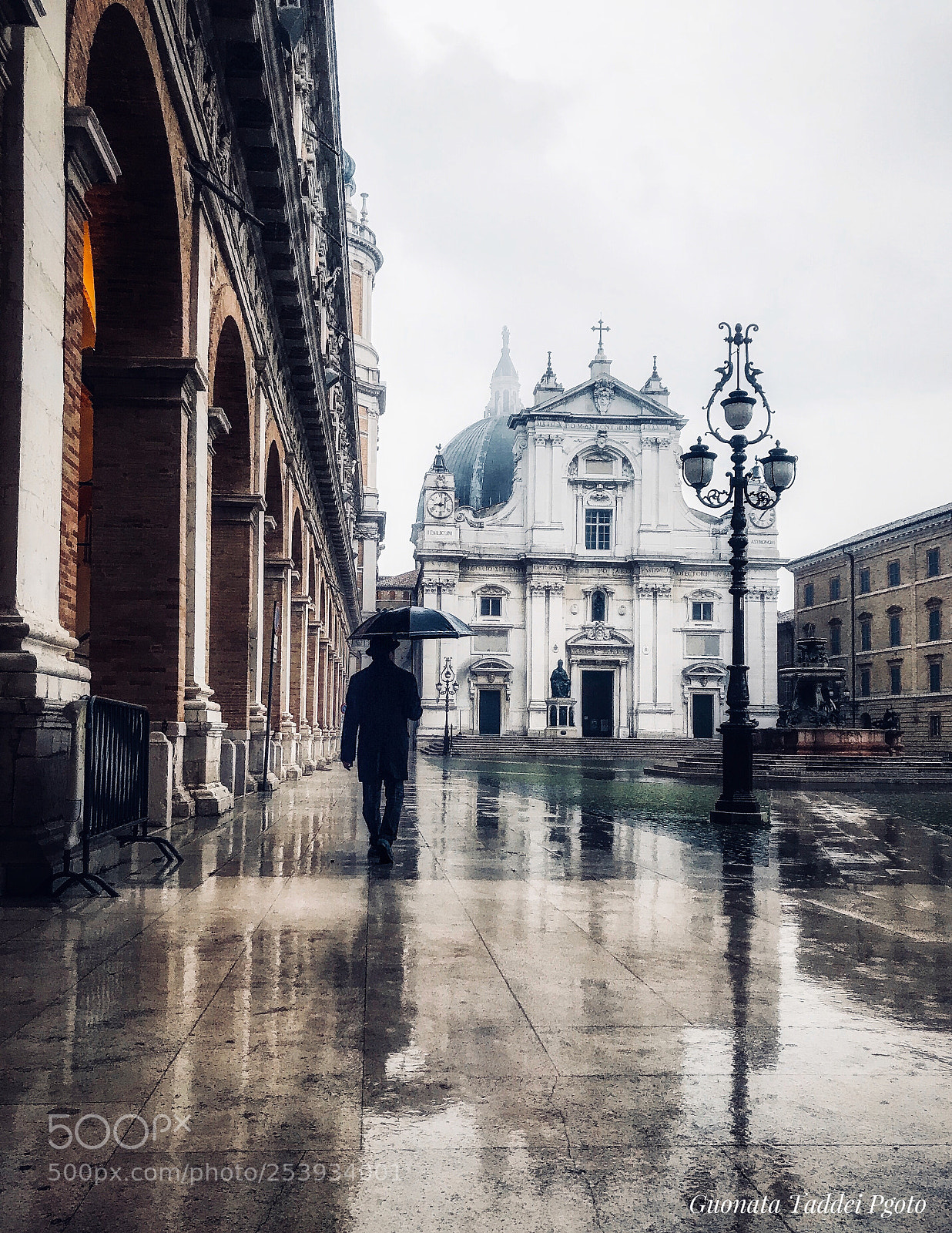 Apple iPhone 7 sample photo. Un englishman in loreto  photography