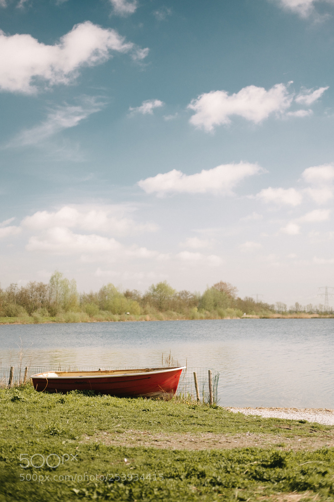 Fujifilm X-T2 sample photo. Redboat underneath a blue photography