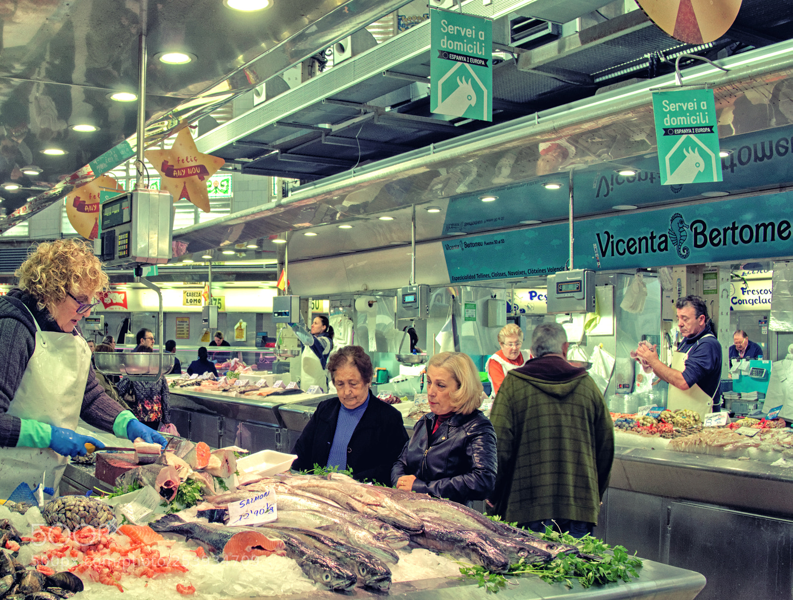Panasonic Lumix DMC-GX8 sample photo. Fish counter mercado central photography
