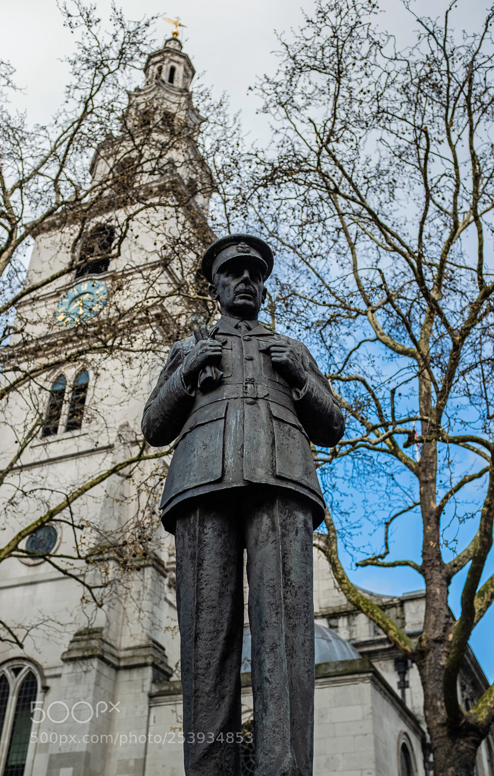 Fujifilm X100F sample photo. Sir hugh dowding statue photography