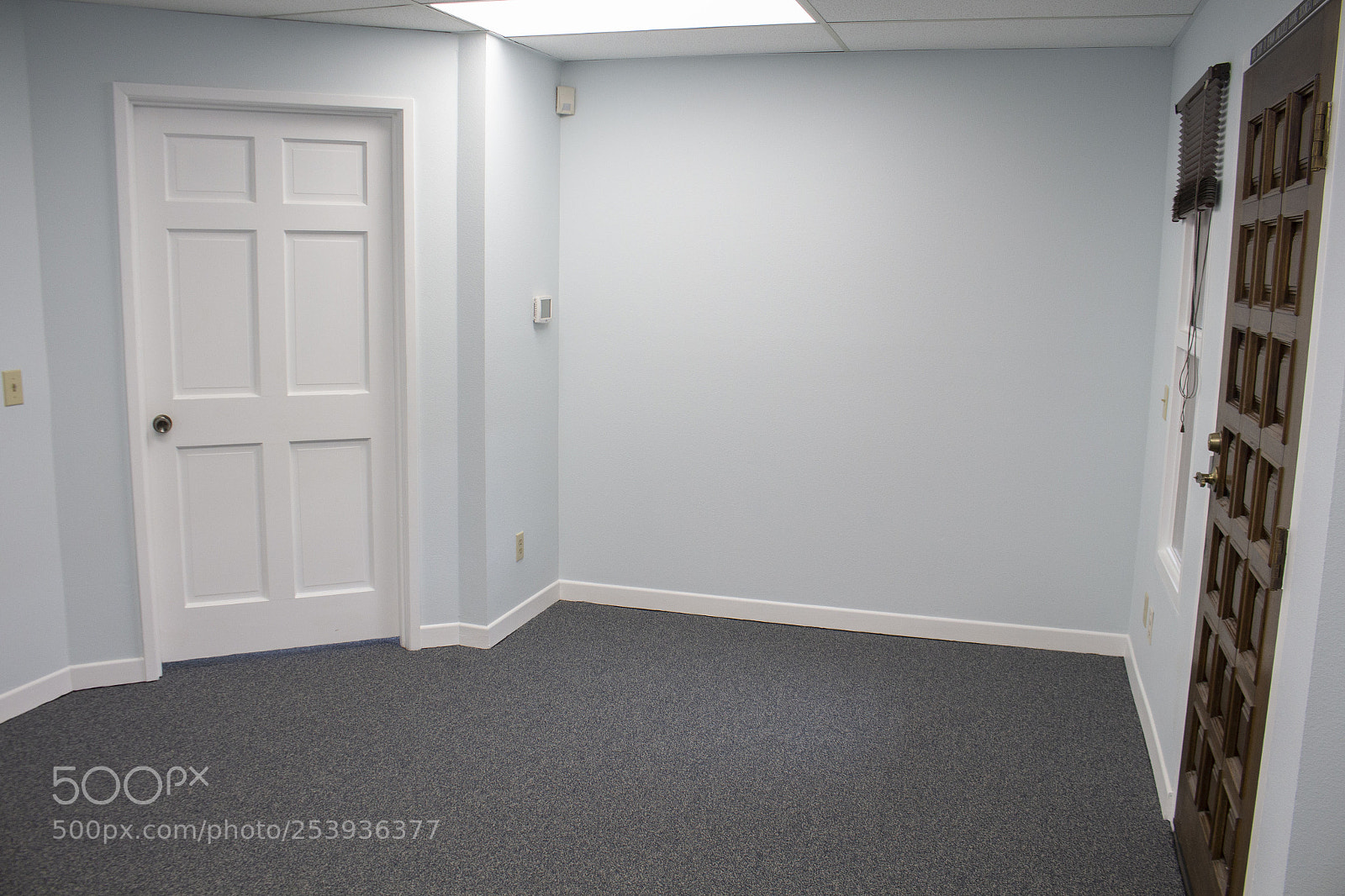 Canon EOS 700D (EOS Rebel T5i / EOS Kiss X7i) sample photo. Office space photography