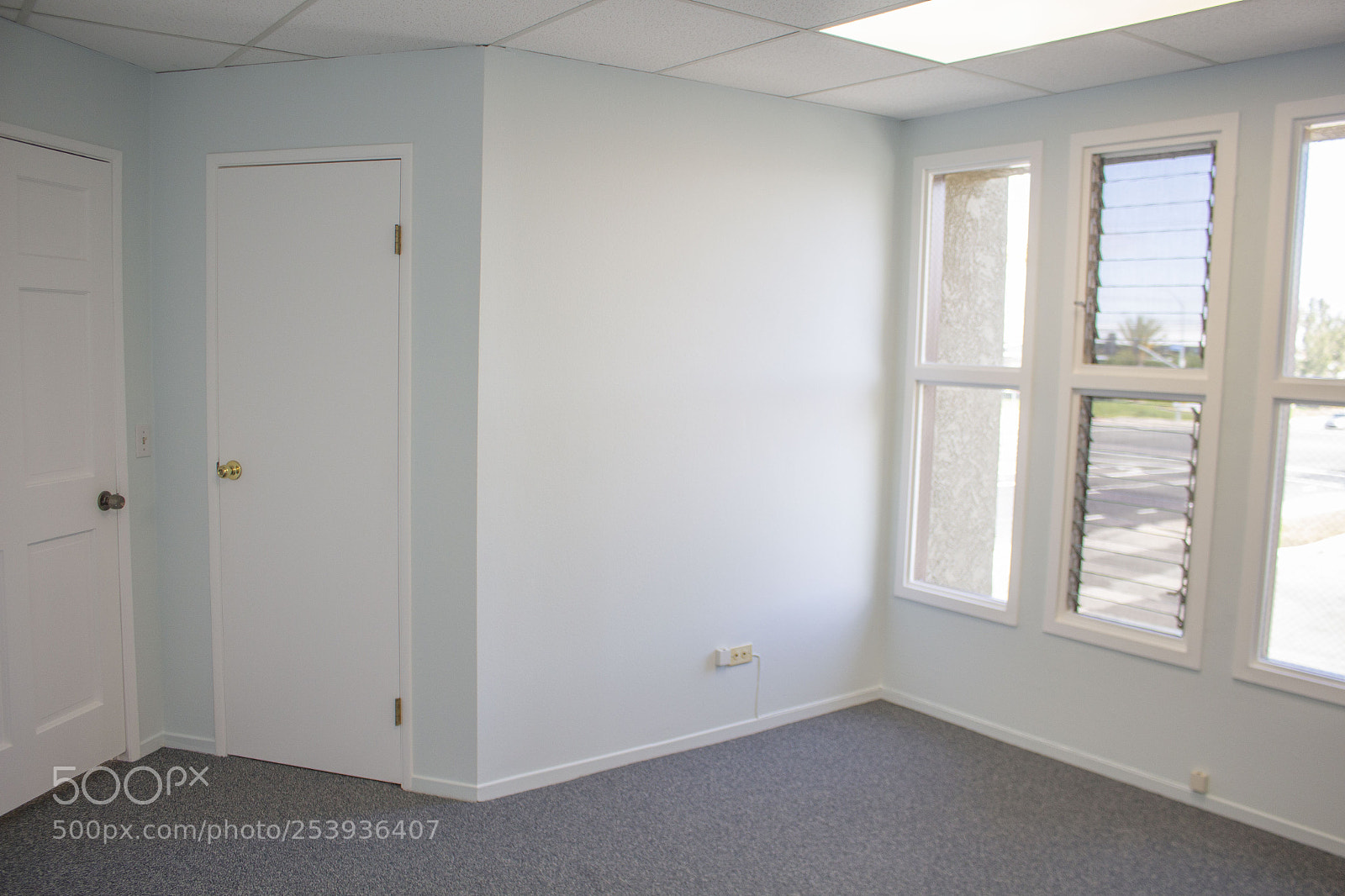 Canon EOS 700D (EOS Rebel T5i / EOS Kiss X7i) sample photo. Office space photography
