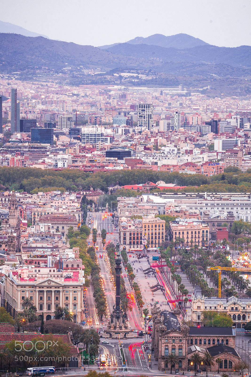 Canon EOS 650D (EOS Rebel T4i / EOS Kiss X6i) sample photo. Evening in busy barcelona photography
